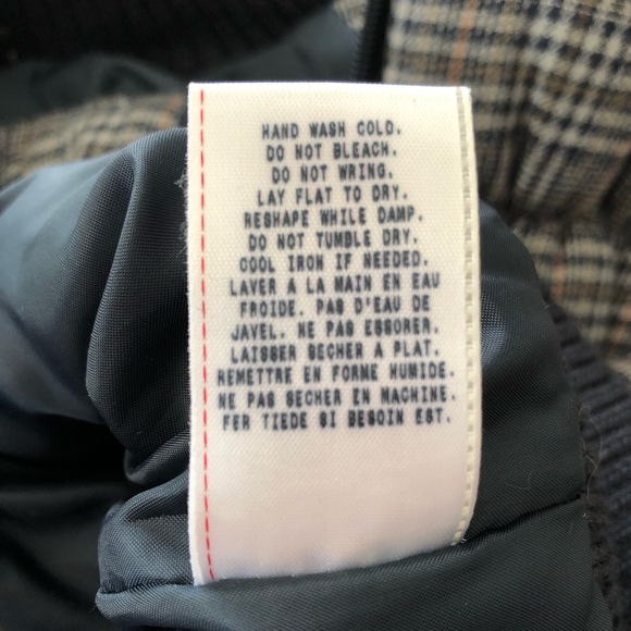 Guess vest with removable fur hood - Picture 8 of 8